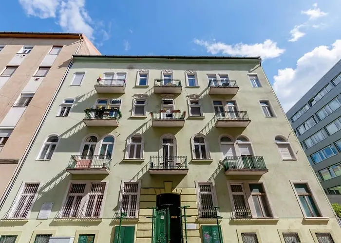 - New With Balcony - Charming Apartmán