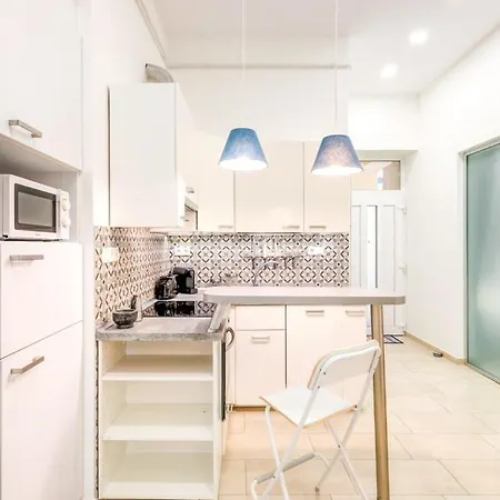 - New With Balcony - Charming Appartement *