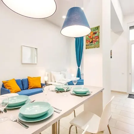 - New With Balcony - Charming Appartement *