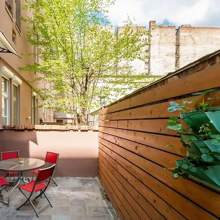 - New With Balcony - Charming Appartement