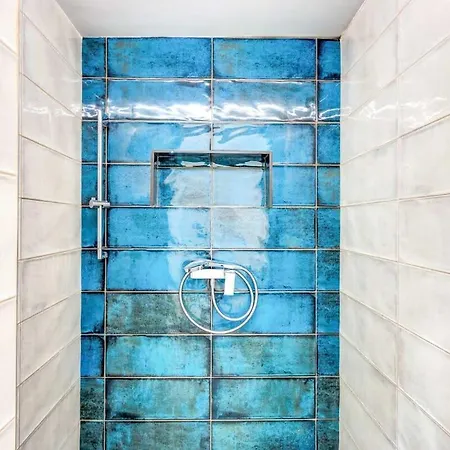 - New With Balcony - Charming