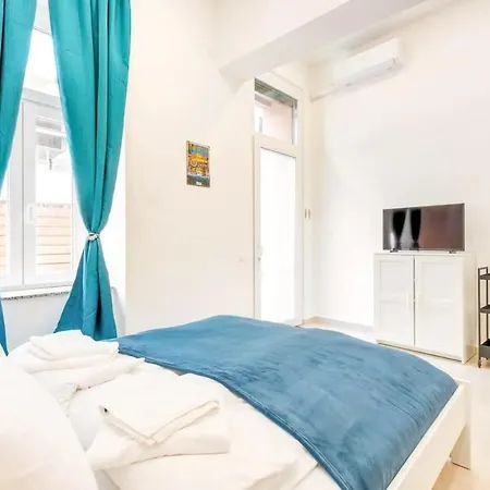 - New With Balcony - Charming * Budapeşte