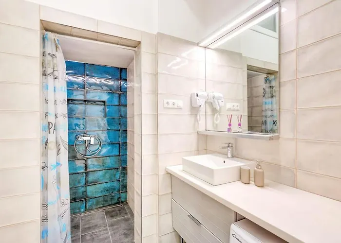 - New With Balcony - Charming *