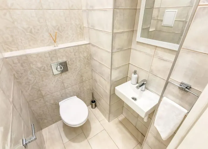 דירה - New With Balcony - Charming *