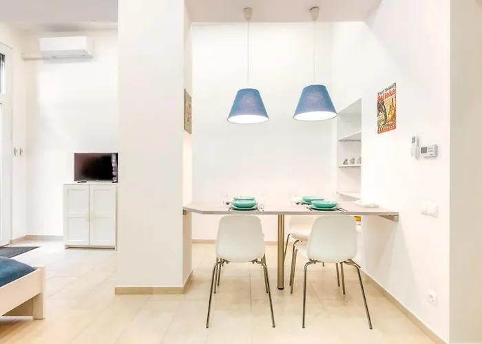 - New With Balcony - Charming בודפשט