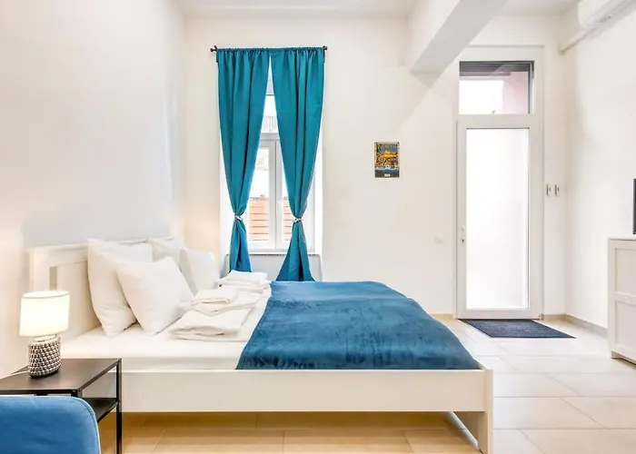 - New With Balcony - Charming