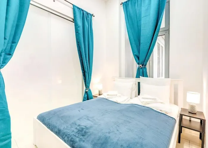 - New With Balcony - Charming בודפשט