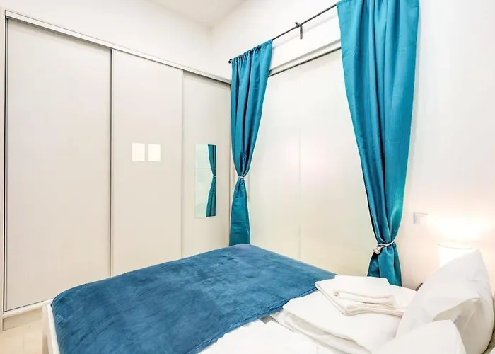 - New With Balcony - Charming