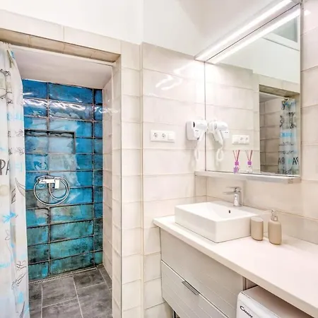 - New With Balcony - Charming *