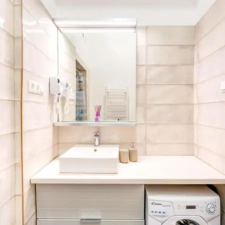 - New With Balcony - Charming 아파트 *