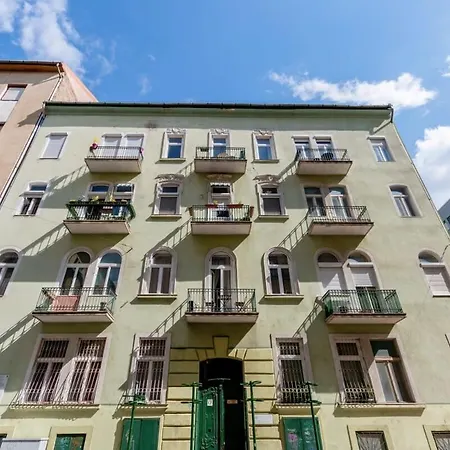 - New With Balcony - Charming Apartman