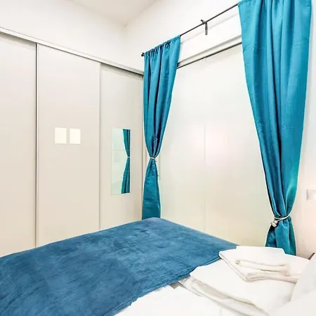 - New With Balcony - Charming