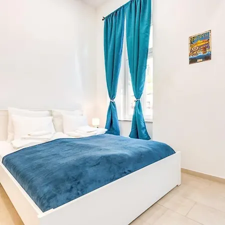 - New With Balcony - Charming *