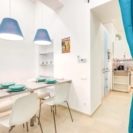 - New With Balcony - Charming Lejlighed *